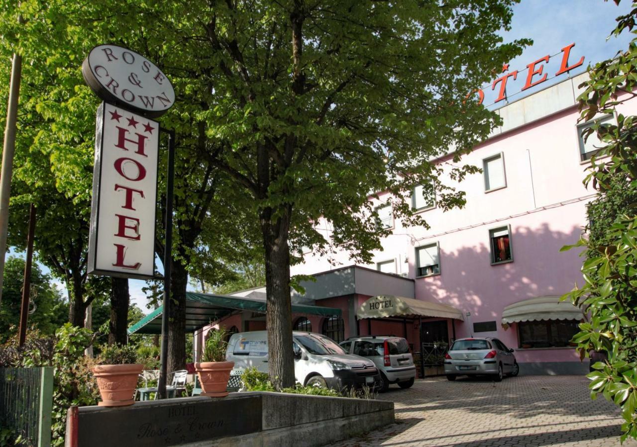 Hotel Rose&Crown コッレッジョ エクステリア 写真
