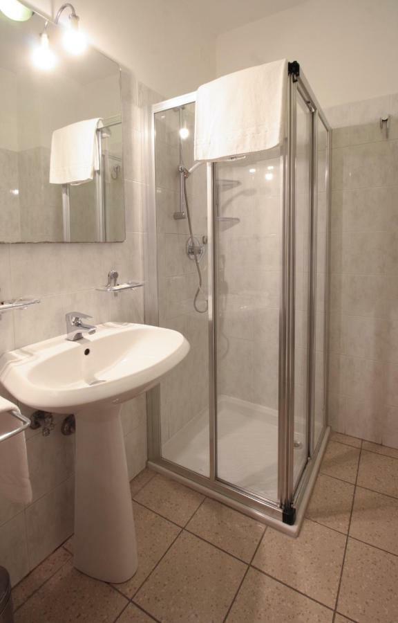 Hotel Rose&Crown コッレッジョ エクステリア 写真