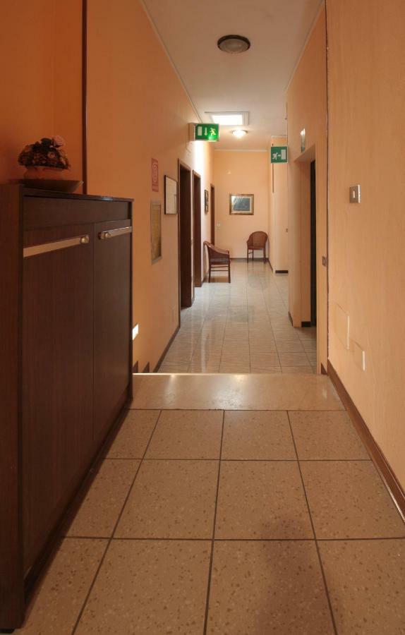 Hotel Rose&Crown コッレッジョ エクステリア 写真