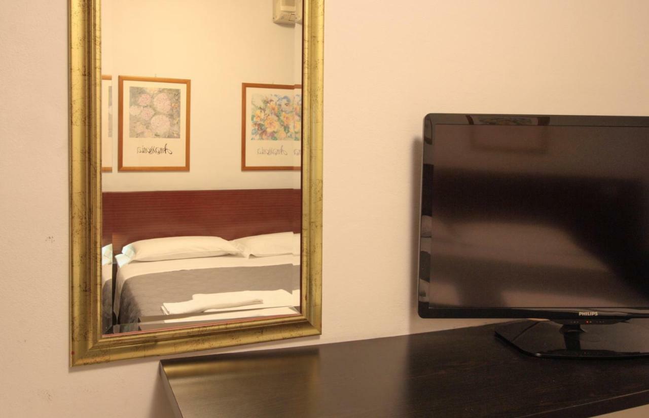 Hotel Rose&Crown コッレッジョ エクステリア 写真